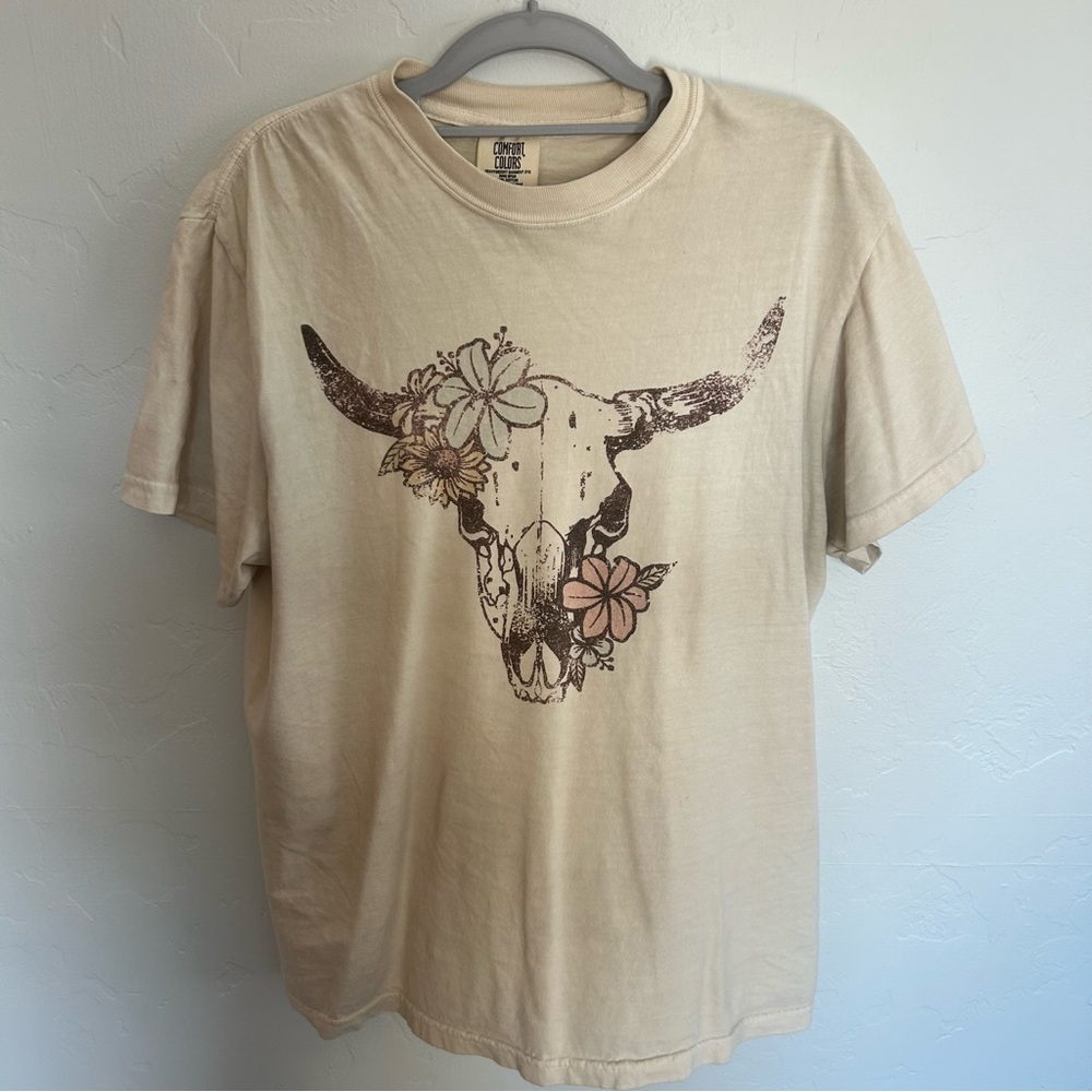 Comfort Colors Cream Short Sleeve Tee with Bull Skull Design